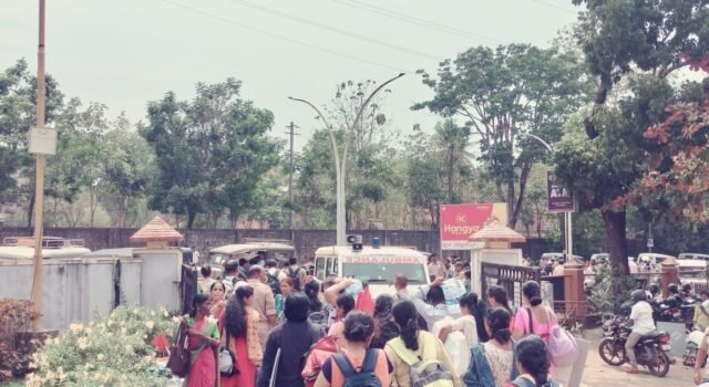 ಮತದಾನಕ್ಕೆ ಸಿದ್ದತೆಗಳು ಪೂರ್ಣ; ಮತಗಟ್ಟೆ ತಲುಪಿದ ಮತಯಂತ್ರಗಳು