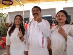 ಮತ ಚಲಾಯಿಸಿದ ಕಾಂಗ್ರೆಸ್ ಅಭ್ಯರ್ಥಿ ಪದ್ಮರಾಜ್ ಆರ್. ಪೂಜಾರಿ