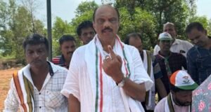 ನಡ ಗ್ರಾಮದಲ್ಲಿ ಮತ ಚಲಾಯಿಸಿದ ಹರೀಶ್ ಕುಮಾರ್