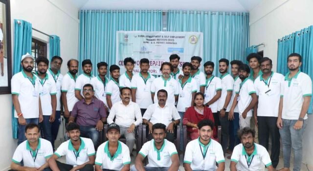 “ಕನಸುಗಳನ್ನು ಕಂಡರೆ ಮಾತ್ರ ಉದ್ಯಮಿಗಳಾಗಿ ಬೆಳೆಯಲು ಸಾದ್ಯ” ಮೋಹನ್ ಕುಮಾರ್