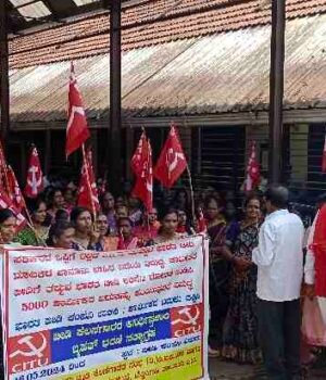 ಭಾರತ್ ಬೀಡಿ ಕಂಪೆನಿ ಎದುರು ಕಾರ್ಮಿಕರ ಅನಿರ್ಧಿಷ್ಟ ಧರಣಿ ಆರಂಭ