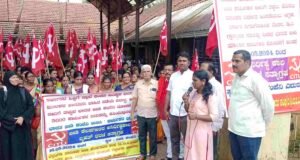 ಬೆಳ್ತಂಗಡಿಯಲ್ಲಿ ಬೀಡಿ ಕಾರ್ಮಿಕರ ಪ್ರತಿಭಟನೆ ರಾತ್ರಿಯೂ ಮುಂದುವರಿದ ಧರಣಿ