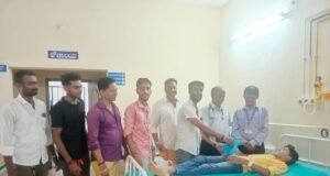 ರಾಜಕೇಸರಿ ಟ್ರಸ್ಟ್ ವತಿಯಿಂದ ಸರಕಾರಿ ಆಸ್ಪತ್ರೆಯಲ್ಲಿ ಹಣ್ಣು ಹಂಪಲು ವಿತರಣೆ