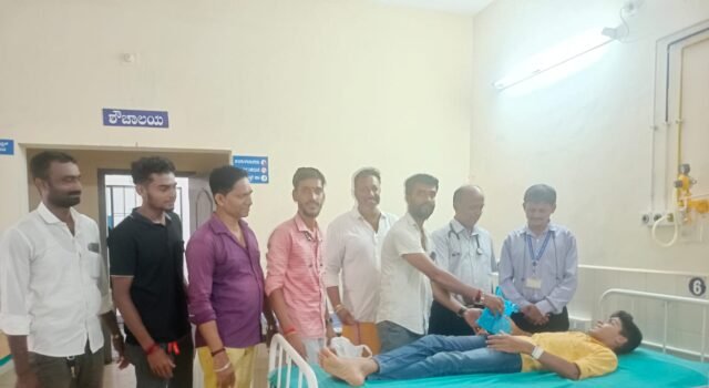 ರಾಜಕೇಸರಿ ಟ್ರಸ್ಟ್ ವತಿಯಿಂದ ಸರಕಾರಿ ಆಸ್ಪತ್ರೆಯಲ್ಲಿ ಹಣ್ಣು ಹಂಪಲು ವಿತರಣೆ