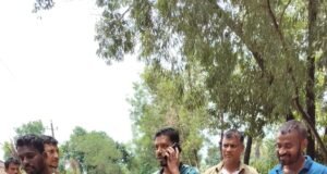 ಕೆಸರು ನೀರಿನಿಂದ ತುಂಬಿದ ಹೆದ್ದಾರಿಯಲ್ಲಿ ಪ್ರಯಾಣಿಕರ ಸಂಕಟ; ಉಜಿರೆಯಲ್ಲಿ ರಸ್ತೆಯಲ್ಲಿ ಕುಳಿತು ಪ್ರವೀಣ್ ಅವರಿಂದ ಪ್ರತಿಭಟನೆ