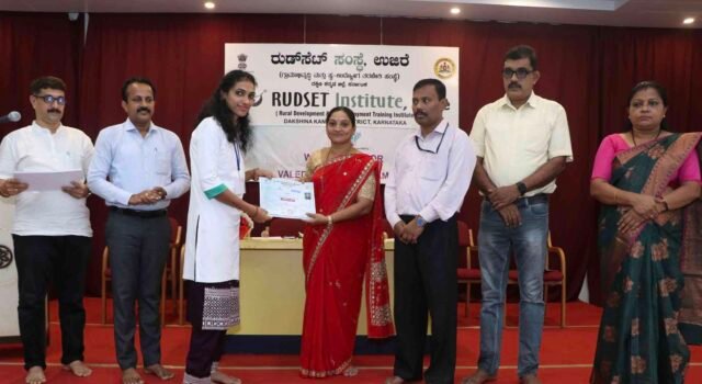 ರುಡ್ ಸೆಟ್ ಸಂಸ್ಥೆಯಲ್ಲಿ ಮಹಿಳೆಯರ ವಸ್ತ್ರ ವಿನ್ಯಾಸ ತರಬೇತಿ ಕಾರ್ಯಕ್ರಮದ ಸಮಾರೋಪ