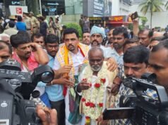 ಪಂಚೆ ಧರಿಸಿದ ಕಾರಣಕ್ಕೆ ಮಾಲ್ ನ ಒಳಗೆ ಪ್ರವೇಶ ನಿರಾಕರಿಸಿದ ರೈತನನ್ನು ಕರೆದು ಸನ್ಮಾನಿಸಿದ ಮಾಲ್ ನ ಆಡಳಿತ ಮಂಡಳಿ