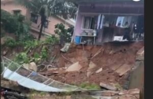 ಉಜಿರೆ ಎಸ್.ಡಿ.ಎಂ ಆಸ್ಪತ್ರೆಯ ಸಮೀಪ ಆವರಣ ಗೋಡೆ ಕುಸಿತ; ಹಲವು ವಾಹನಗಳು ಜಖಂ