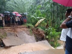 ಕಲ್ಮಂಜದಲ್ಲಿ ಕಿರು ಸೇತುವೆ ಕುಸಿತ ಸಂಪರ್ಕ ಕಡಿತ; ಸ್ಥಳಕ್ಕೆ ರಕ್ಷಿತ್ ಶಿವರಾಂ ಹಾಗೂ ಅಧಿಕಾರಿಗಳ ಭೇಟಿ