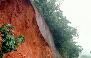 ಬಂದಾರು; ಪೆರ್ಲ ಬೈಪಾಡಿ ರಸ್ತೆಯಲ್ಲಿ ಭೂ ಕುಸಿತ