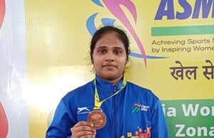 ರಾಜ್ಯ ಮಟ್ಟದ ವೇಟ್ಲಿಫ್ಟಿಂಗ್ ಬಂದಾರಿನ ಕು.ತೇಜಸ್ವಿನಿ ಪೂಜಾರಿಗೆ ಚಿನ್ನದ ಪದಕ