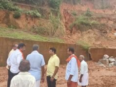 ರೆಖ್ಯ ಗುಡ್ಡ ಕುಸಿತದಿಂದ ಹಾನಿಗೀಡಾದ ದುರ್ಗಾಪರಮೇಶ್ವರಿ ದೇವಸ್ಥಾನಕ್ಕೆ ಸಂಸದರು, ಶಾಸಕರ ಭೇಟಿ ಪರಿಶೀಲನೆ