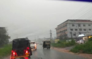 ಭಾರೀ ಮಳೆ ಹೆದ್ದಾರಿಯಲ್ಲಿ ವಾಹನ ಸಂಚಾರ ಅಸ್ತವ್ಯಸ್ತ