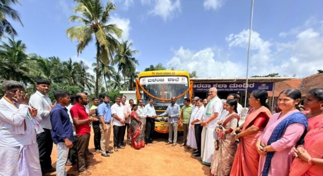 ಬಳಂಜ ಶಾಲೆ: ಎಲ್ ಕೆಜಿ ಕೊಠಡಿ ಉದ್ಘಾಟನೆ, ಶಾಲಾ ವಾಹನ ಹಸ್ತಾಂತರ
