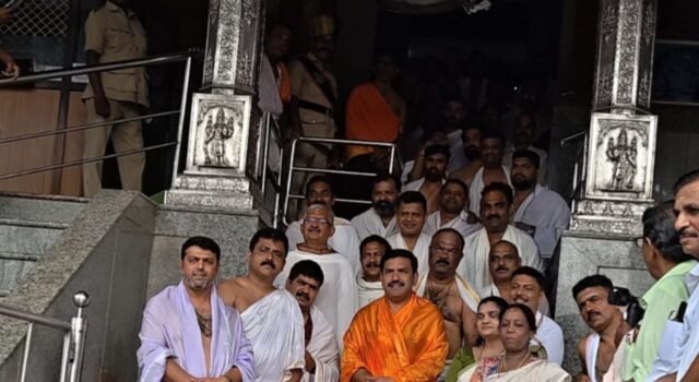 ವಿಧಾನ ಪರಿಷತ್ ಚುನಾವಣೆಯಲ್ಲಿ ಅಡ್ಡ ಮತದಾನ ವಿವಾದ: ಬಿಜೆಪಿ ರಾಜ್ಯಾಧ್ಯಕ್ಷ ಬಿ.ವೈ. ವಿಜಯೇಂದ್ರ ಹಾಗೂ ಕರಾವಳಿ ಭಾಗದ ಶಾಸಕರು ಶ್ರೀ ಕ್ಷೇತ್ರ ಧರ್ಮಸ್ಥಳ ಭೇಟಿ