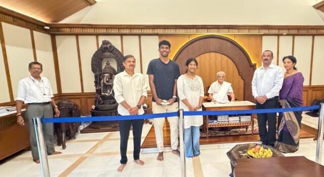 ಏಷ್ಯನ್ ಬ್ಯಾಡ್ಮಿಂಟನ್ ಚಾಂಪಿಯನ್ ಶಿಪ್ ಬೆಳ್ಳಿ ಪದಕ ವಿಜೇತ ಆಯುಷ್ ಶೆಟ್ಟಿ ಧರ್ಮಸ್ಥಳಕ್ಕೆ ಭೇಟಿ