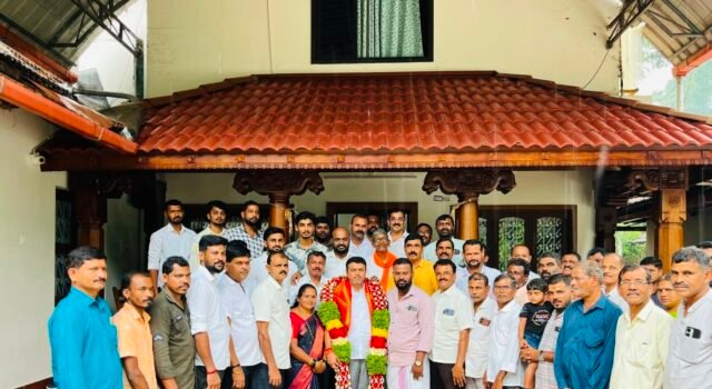 ಬೆಳ್ತಂಗಡಿ ಜನತೆಯ ಪ್ರತಿ ಮನೆಯ ಮನ ಮುಟ್ಟಿದ ಶಾಸಕ ಹರೀಶ್ ಪೂಂಜಾ ರವರಿಗೆ ಇಂದಬೆಟ್ಟು ಕಾರ್ಯಕರ್ತರಿಂದ ಗೌರವ ಅರ್ಪಣೆ.