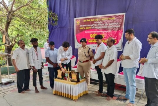 ಬೆಳ್ತಂಗಡಿ: ರಾಜಕೇಸರಿ ಸೇವಾ ಟ್ರಸ್ಟ್ ವತಿಯಿಂದ ಸರಕಾರಿ ಶಾಲೆಯ ವಿದ್ಯಾರ್ಥಿಗಳಿಗೆ ಬ್ಯಾಗ್ ಪುಸ್ತಕ ವಿತರಣೆ