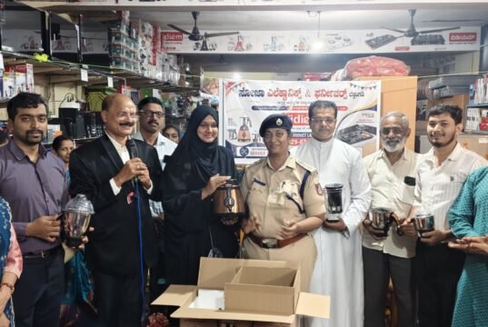 31 ವರ್ಷಗಳ ವಿಶ್ವಾಸದ ಪಯಣ: ಸೋಜಾ ಎಲೆಕ್ಟ್ರಾನಿಕ್ಸ್ನಲ್ಲಿ ವಿಡಿಯಂ ಸರ್ವಿಸ್ ಕ್ಯಾಂಪ್ಗೆ ಚಾಲನೆ, ಸಮಾಜ ಸೇವೆಗೆ ಆಧ್ಯತೆ ಶ್ಲಾಘನೀಯ: ಡಿವೈಎಸ್ಪಿ ರೋಹಿಣಿ ಸಿ.ಕೆ
