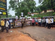 ಧರ್ಮಸ್ಥಳ: ಅಜಿಕುರಿ ರಸ್ತೆ ದುರಸ್ತಿಗೆ ಒತ್ತಾಯಿಸಿ ರಸ್ತೆತಡೆ ನಡೆಸಿ ಪ್ರತಿಭಟನೆ