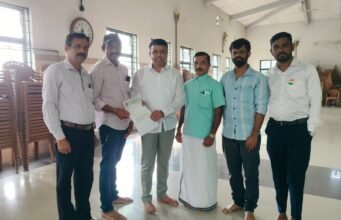 ತುಳುನಾಡು ಕೋಳಿ ಸಾಕಾಣಿಕೆ ರೈತರ ಸಂಕಷ್ಟಕ್ಕೆ ಸ್ಪಂದಿಸಿ: ಶಾಸಕ ಹರೀಶ್ ಪೂಂಜಾರವರನ್ನು ಭೇಟಿಯಾದ ‘ತುಳುನಾಡು ಕೋಳಿ ಸಾಕಾಣಿಕೆ ರೈತರ ಒಕ್ಕೂಟ’