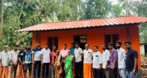 ಭಾರೀ ಮಳೆಗೆ ಮನೆ ಕಳೆದುಕೊಂಡ ಚೋಮು ಅಜ್ಜಿಗೆ ಮನೆ ದುರಸ್ತಿ ಮಾಡಿಕೊಟ್ಟು ಆಸರೆಯಾದ ಶಾಸಕ ಹರೀಶ್ ಪೂಂಜ