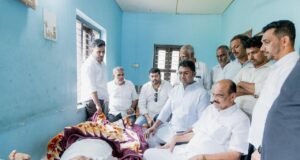 ಅನಾರೋಗ್ಯದಿಂದ ಬಳಲುತ್ತಿರುವ ಕಾಂಗ್ರೆಸ್ ಮುಖಂಡ ಚಾರ್ಮಾಡಿ ಮಮ್ಮಿಕುಂಞಿ ಮನೆಗೆ ರಕ್ಷಿತ್ ಶಿವರಾಂ, ಹರೀಶ್ ಕುಮಾರ್ ಭೇಟಿ