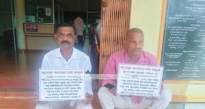 ನಿವೃತ್ತಿ ಸೌಲಭ್ಯಗಳನ್ನು ನೀಡಲು ಅನಗತ್ಯ ವಿಳಂಬ ಸುಲ್ಕೇರಿ ಮೊಗ್ರು ಕೃಷಿ ಪತ್ತಿನ ಸಹಕಾರ ಸಂಘದ ಮುಂದೆ ನಿವೃತ್ತ ಮುಖ್ಯ ಕಾರ್ಯನಿರ್ವಹಣಾಧಿಕಾರಿ ಅಮ್ಮಾಜಿ ಕೋಟ್ಯಾನ್ ಧರಣಿ