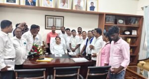 ಡಿಸಿ ಮನ್ನಾ ಜಮೀನು ಮಂಜೂರಾತಿಗೆ ಅತೀ ಶೀಘ್ರವಾಗಿ ಕಾನೂನು ಕ್ರಮ: ಕಂದಾಯ ಸಚಿವ ಡಾ.ಜಿ.ಪರಮೇಶ್ವರ್ ಭರವಸೆ. ದಲಿತ ಸಂಘಟನೆಗಳ ಸಮನ್ವಯ ಸಮಿತಿ ಮುಖಂಡರೊಂದಿಗೆ ಸಭೆ